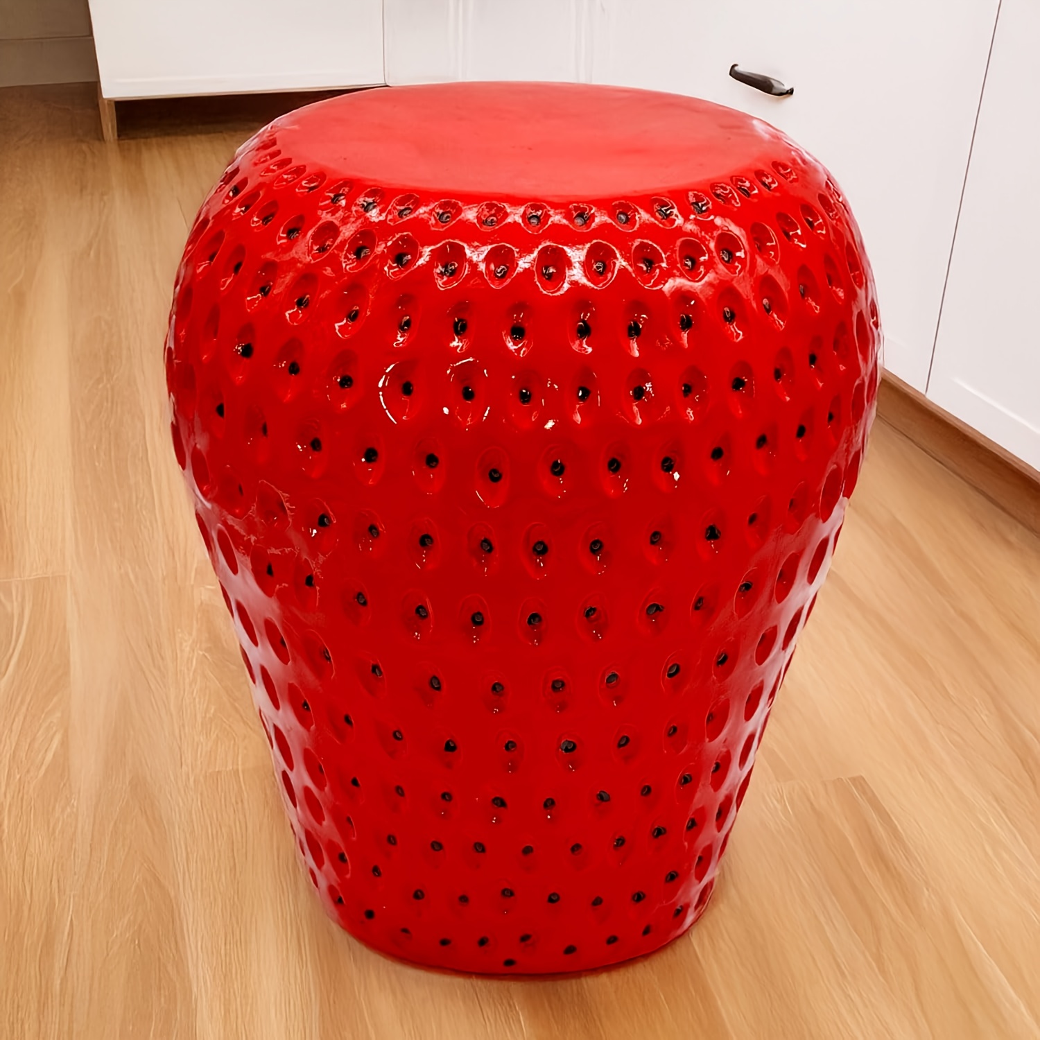 Strawberry Fruit Stool, 13.4″Oversized Resin Stool, Side Table, Home Decor Plant Stand Garden Indoor Outdoor Decorations, Multi-Purpose Innovative Garden Furniture